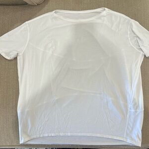 Lululemon back in action tee